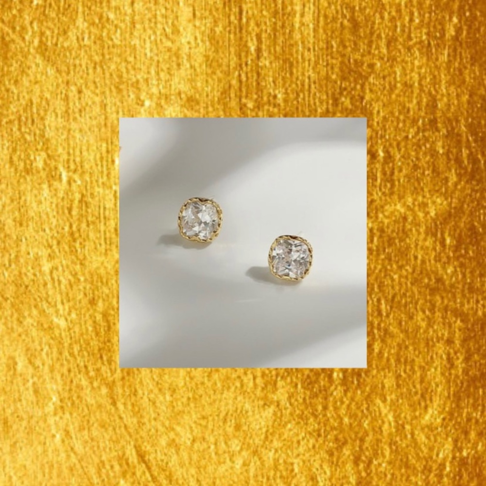 Gold Earrings - Picture 2 of 6